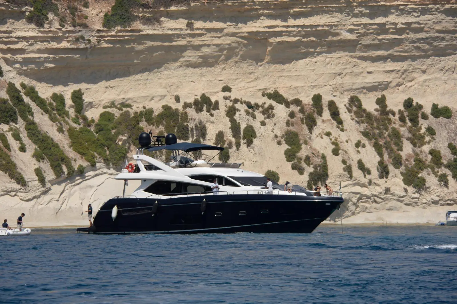 Manhattan 73ft at anchor below the cliffs